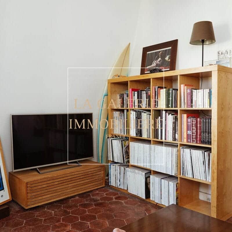 Appartement dernier étage vue dégagée à Paris (75003)