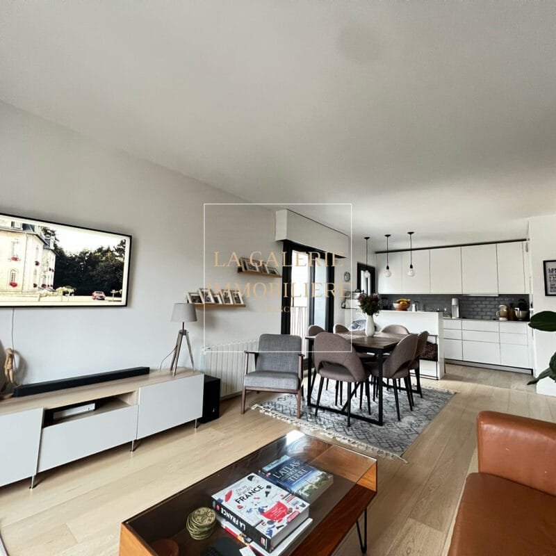 Appartement 3 pièces 2 balcons, cave et parking à Puteaux (92800)