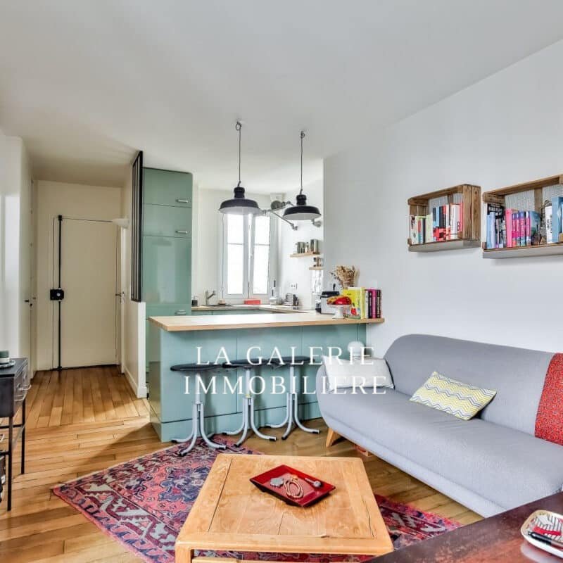 Appartement 2 pièces rénové, belle vue sur Paris et cave à Paris (75018)