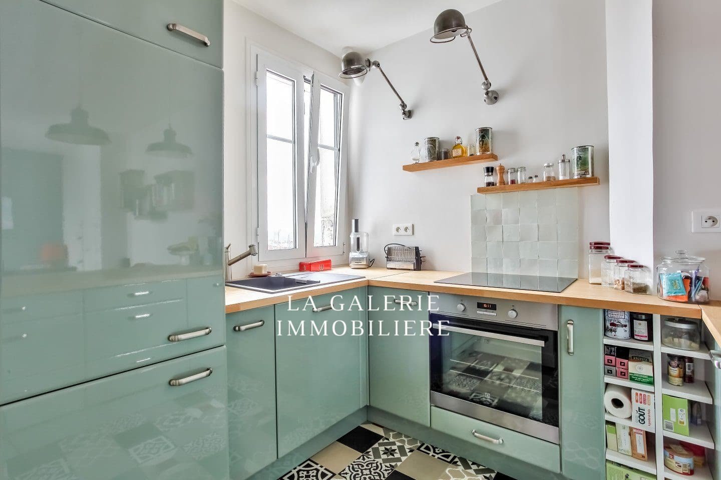 Appartement 2 pièces rénové, belle vue sur Paris et cave à Paris (75018) – Image 5