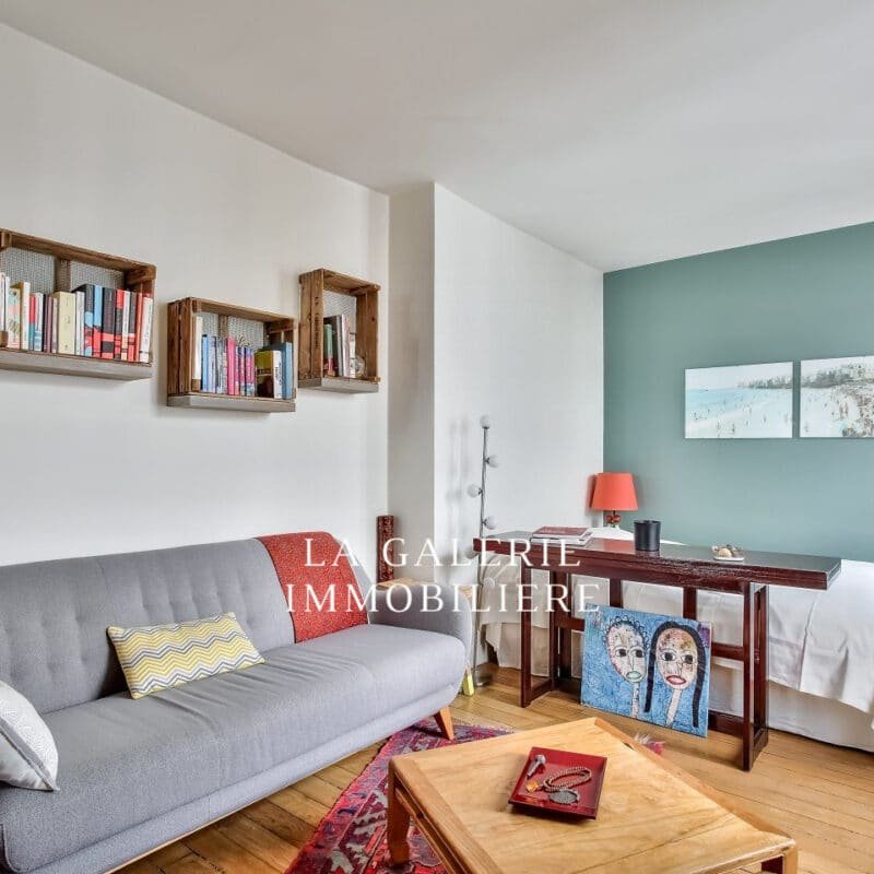 Appartement 2 pièces rénové, belle vue sur Paris et cave à Paris (75018)