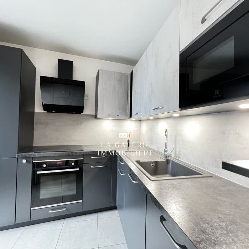 Appartement 4 pièces terrasse + 2 parkings à Suresnes (92150)