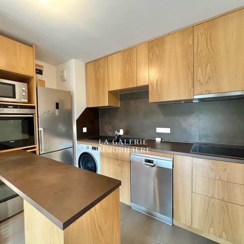 Appartement 3 pièces, terrasse et parking à Suresnes (92150)