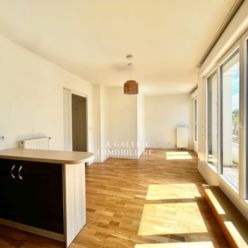 Appartement 2 pièces, balcon et parking à Puteaux (92800)