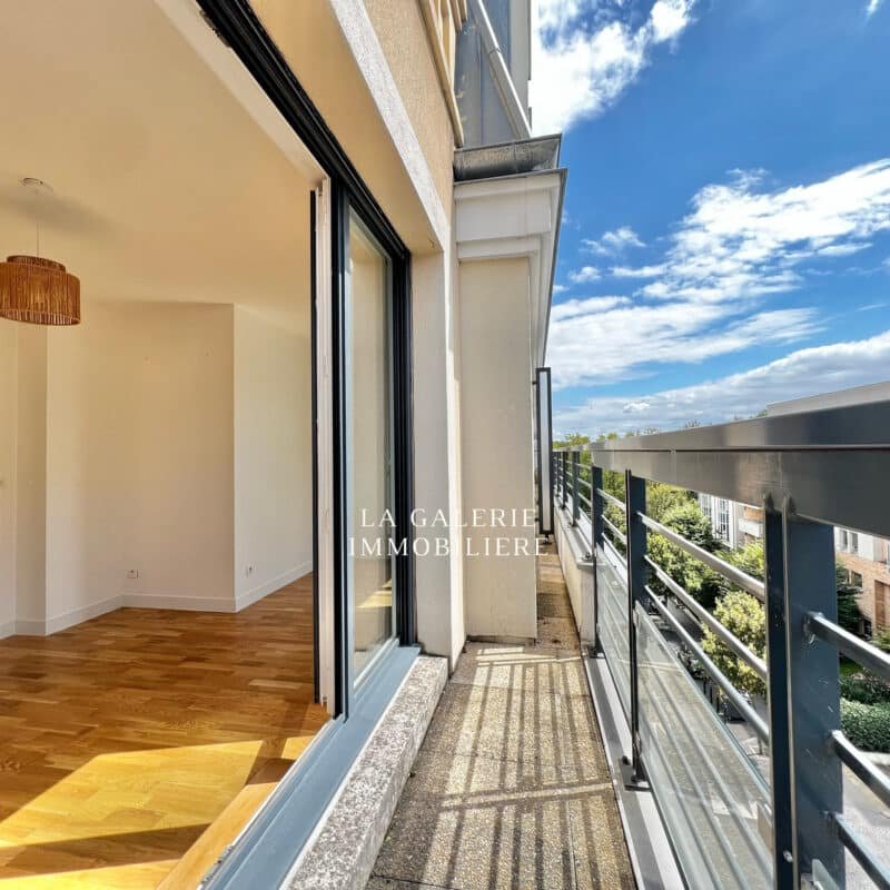 Appartement 2 pièces, balcon et parking à Puteaux (92800)