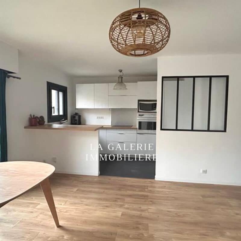 Appartement 3 pièces balcon, cave et parking à Puteaux (92800)