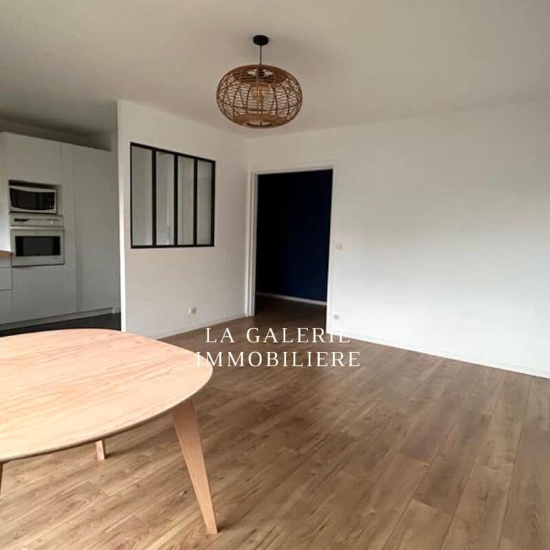 Appartement 3 pièces balcon, cave et parking à Puteaux (92800)