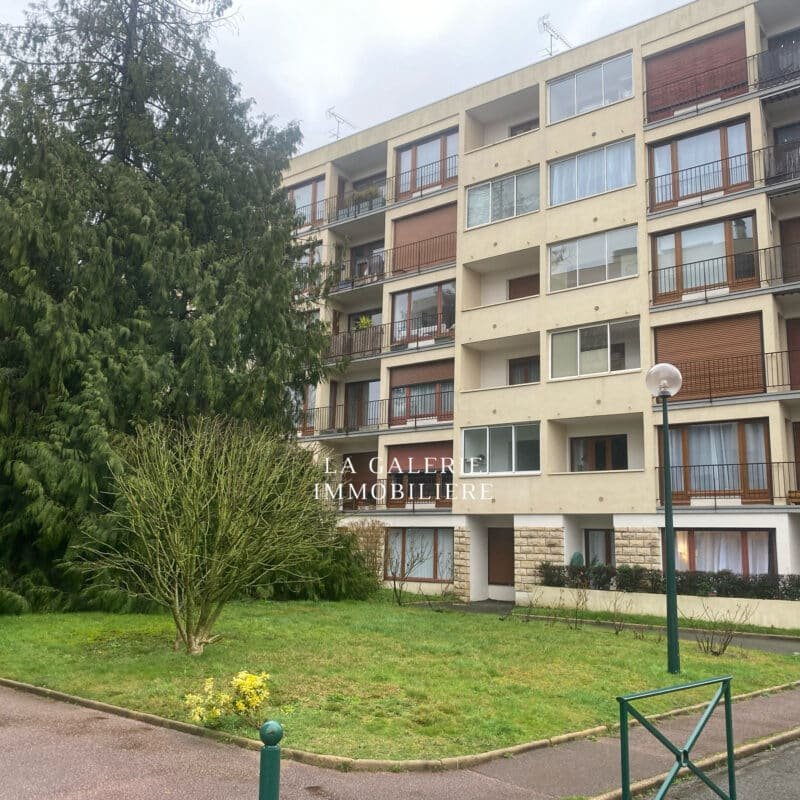 Location – 4 pièces 95m², balcons, cave et parking à Vaucresson (92420)