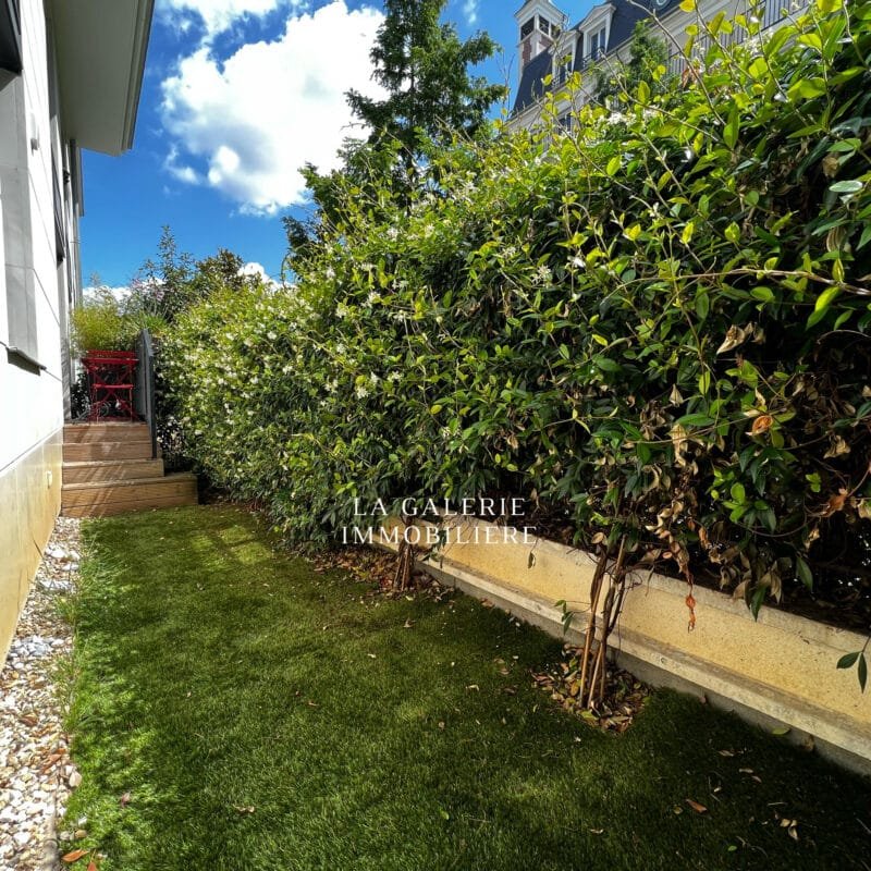 Appartement 3 pièces, jardin 17m² et grand parking à Puteaux (92800)