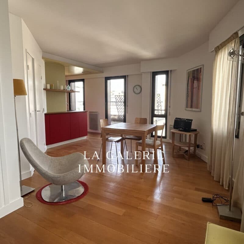 Location meublée – Studio 38m² et parking à Puteaux (92800)