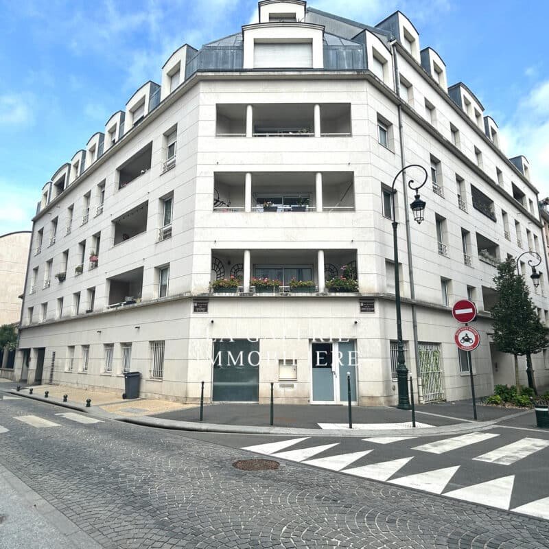Location – Place de parking en sous-sol sécurisé à Puteaux (92800)