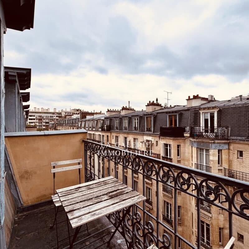 Studio 12m², balcon et cave à Paris (75015)