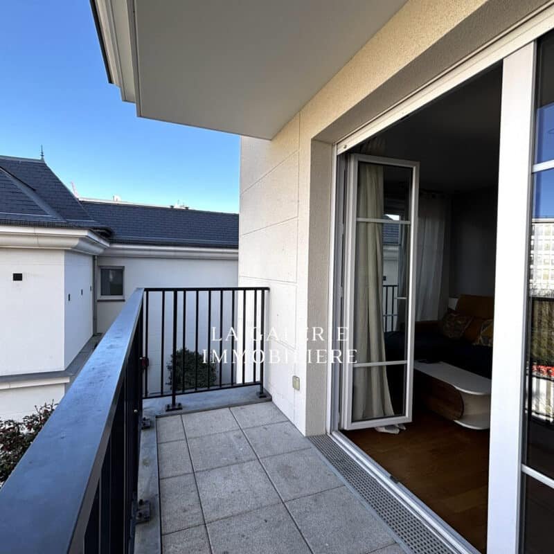 Appartement 4 pièces 77,75m², balcon 4m² et parking à Puteaux (92800)