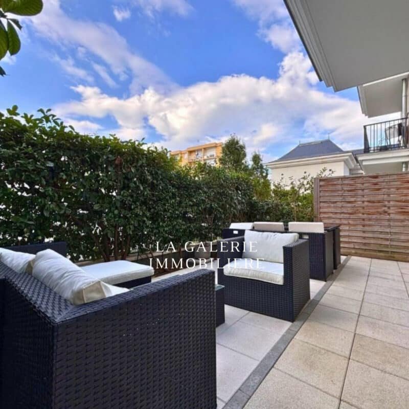 Location meublée – 2 pièces 50m², terrasse 20m² + parking à Puteaux (92800)