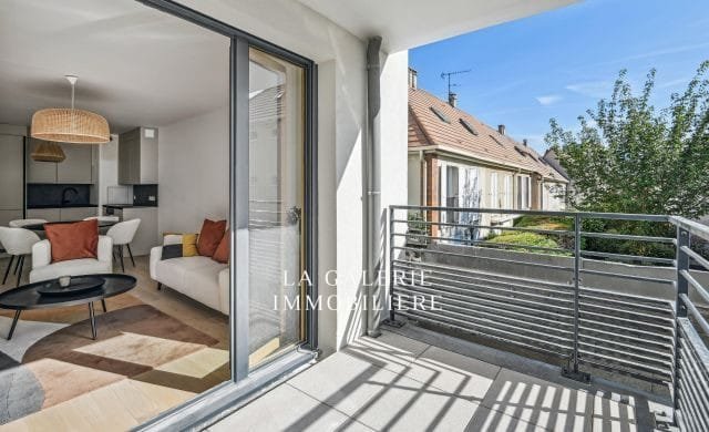 Appartement 5 pièces 118,31m², terrasse et 2 parkings à Suresnes (92150)