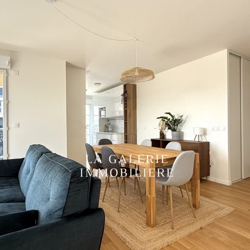 Location meublée – 4 pièces 89m², 2 loggias et parking à Puteaux (92800)