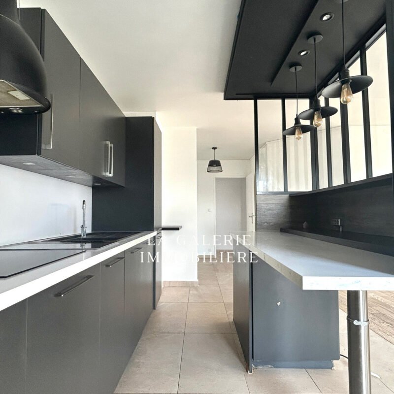 Appartement 4 pièces 87m², cave et parkings à Puteaux (92800)