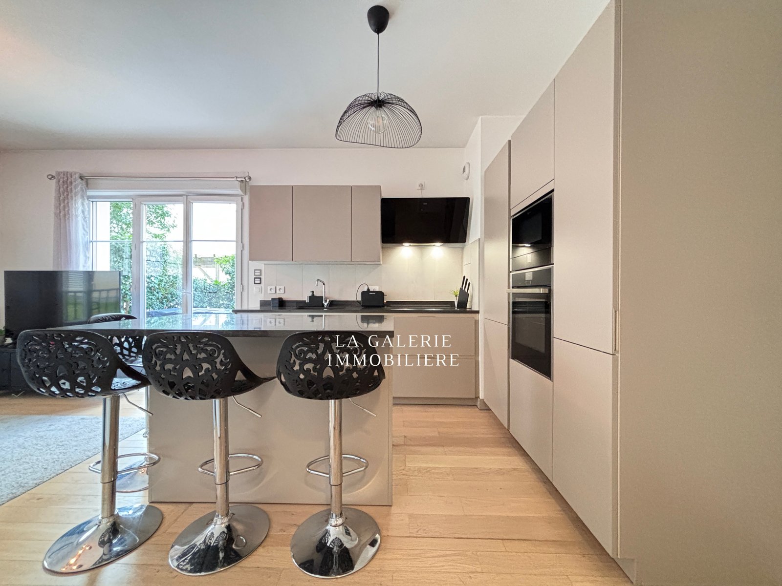 Appartement 2 pièces 50m², jardin 20m² + parking à Puteaux (92800) – Image 2